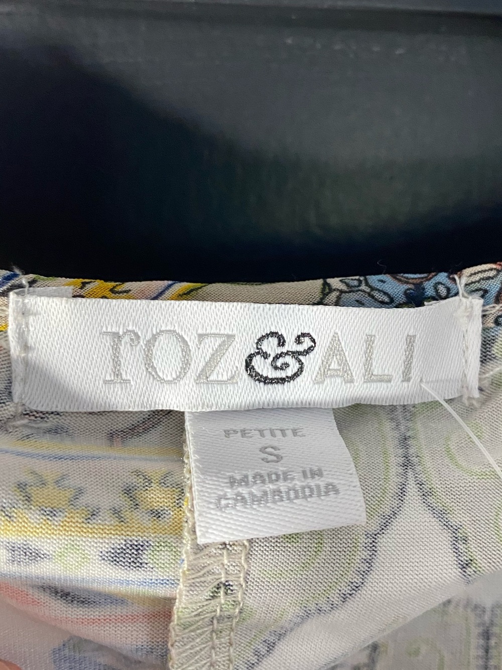 4/$16 Roz & Ali Top - Picture 3 of 5